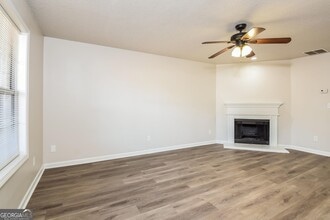 3935 Cypress Pointe Dr in Union City, GA - Building Photo - Building Photo