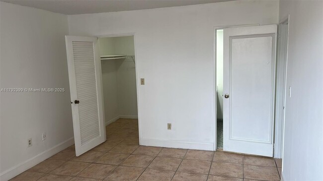 4430 NW 79th Ave in Doral, FL - Foto de edificio - Building Photo