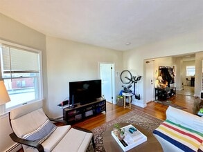 716 Broadway, Unit 3 in Somerville, MA - Building Photo - Building Photo