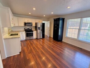 3124 White Blossom Cir in New Albany, IN - Building Photo - Building Photo