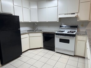 400 W Texas Ave in Baytown, TX - Building Photo - Building Photo