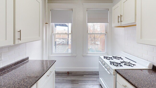 1626 Commonwealth Ave, Unit 6 in Boston, MA - Foto de edificio - Building Photo