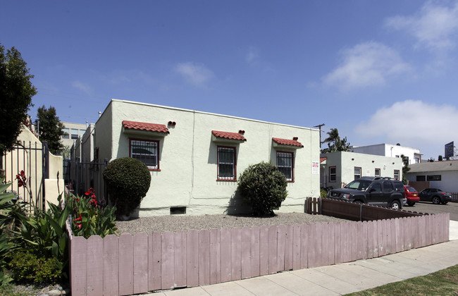 3917-3931 Hamilton St in San Diego, CA - Building Photo - Building Photo