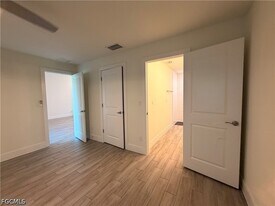 546 SE 5th Pl in Cape Coral, FL - Building Photo