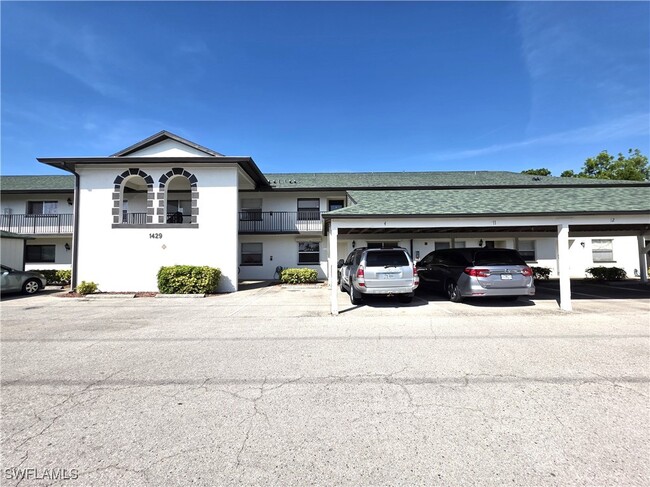 1429 Cape Coral Pkwy W in Cape Coral, FL - Foto de edificio - Building Photo