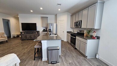 31814 Whittis Hl Wy in Fulshear, TX - Building Photo - Building Photo