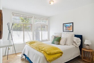 1501 Westmoor Dr in Austin, TX - Building Photo - Building Photo