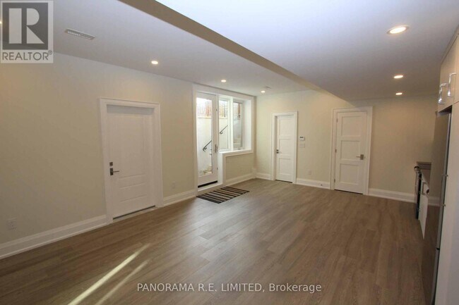 45 Charleston Rd in Toronto, ON - Building Photo - Building Photo