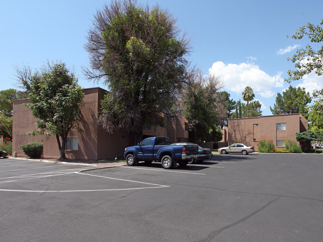 El Dorado Apartments in Tucson, AZ - Foto de edificio - Building Photo