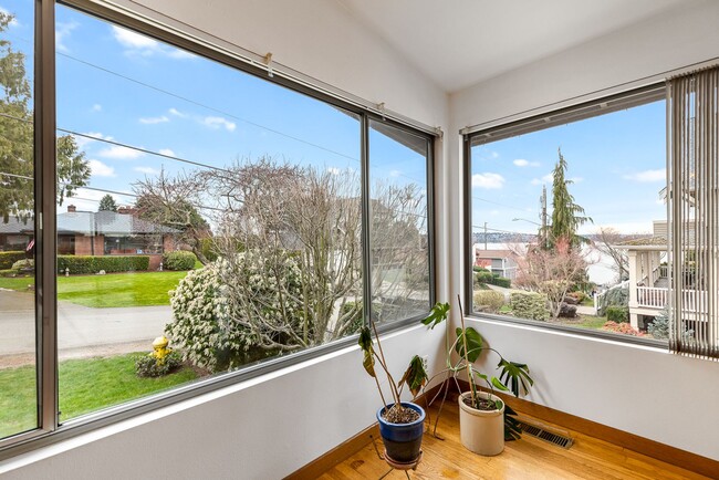 1006 N 36th St in Renton, WA - Building Photo - Building Photo