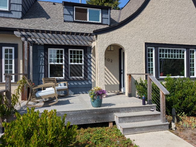 1102 E Maplewood Ave in Bellingham, WA - Building Photo - Building Photo