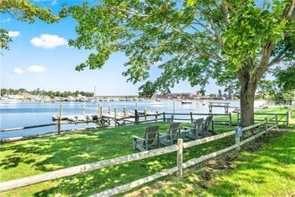 33 Melrose Ave in Barrington, RI - Building Photo - Building Photo
