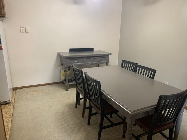 1008 Hackberry Dr in Marshall, MN - Foto de edificio - Building Photo