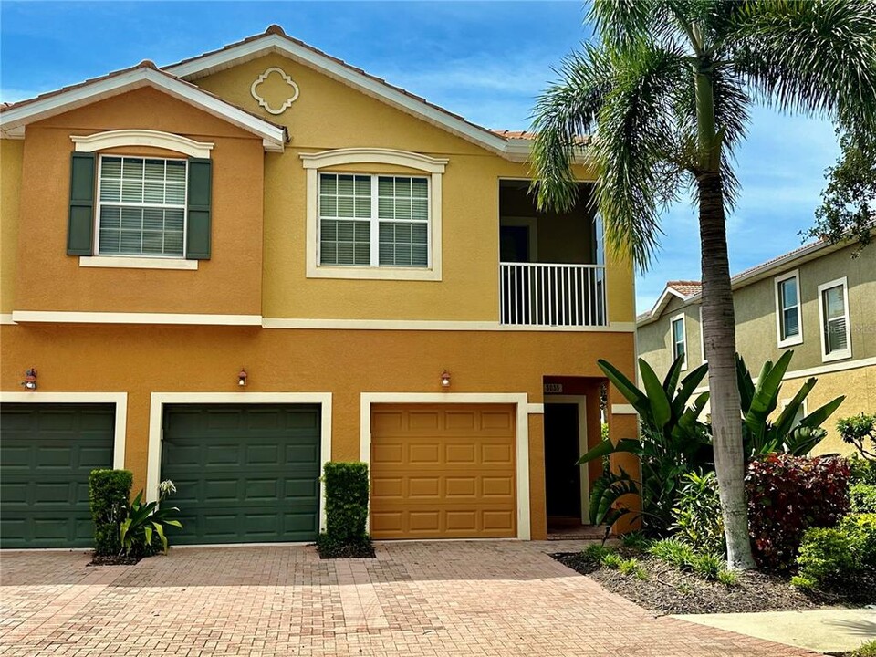 8035 Limestone Ln in Sarasota, FL - Foto de edificio