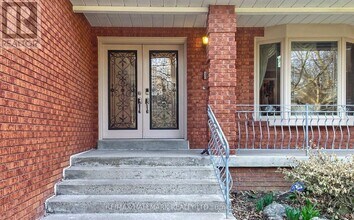 28 A Westwood Ln in Richmond Hill, ON - Building Photo - Building Photo