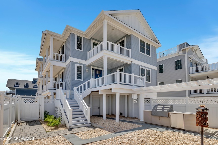 2 4th Ave in Seaside Heights, NJ - Building Photo