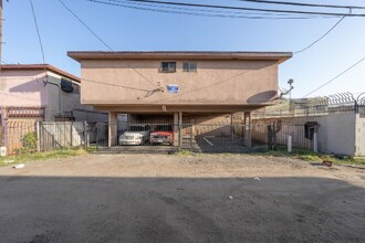 626 W 81st St in Los Angeles, CA - Building Photo - Building Photo