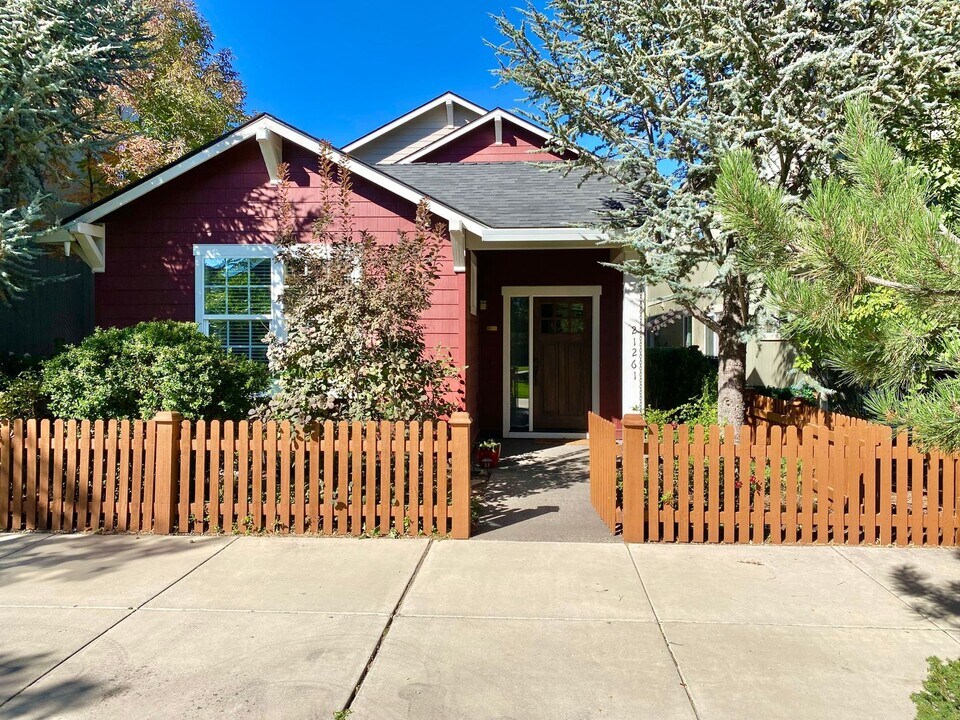 21261 Bellflower Pl in Bend, OR - Building Photo