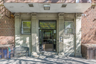 125 Division Ave in Brooklyn, NY - Foto de edificio - Building Photo