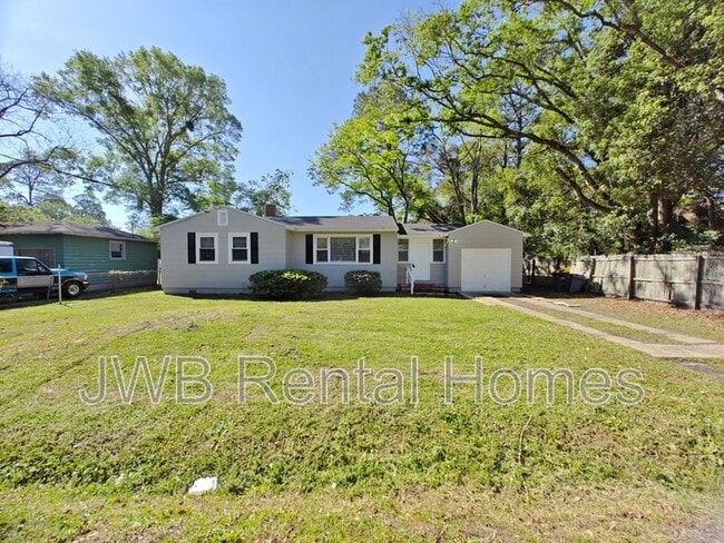 property at 3532 Pinecrest St