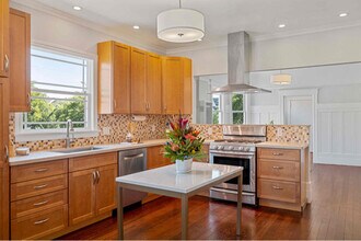 588 58th St in Oakland, CA - Building Photo - Building Photo