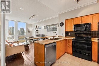 3939 Duke of York Blvd in Mississauga, ON - Building Photo - Building Photo