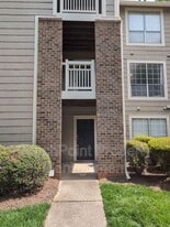 5001 Sharon Rd in Charlotte, NC - Building Photo