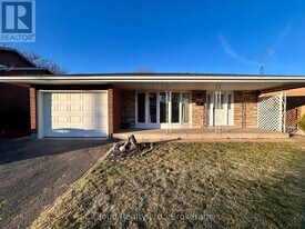 140 Cromwell Crescent in Hamilton, ON - Building Photo