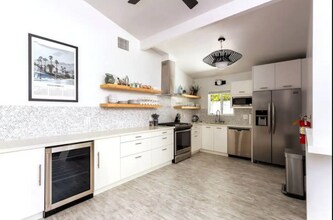 547 N Sunrise Way in Palm Springs, CA - Building Photo - Building Photo