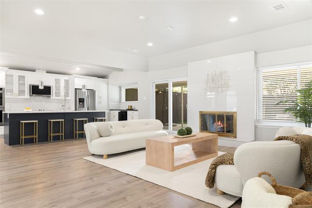 6350 Glennox Ln in Dallas, TX - Building Photo