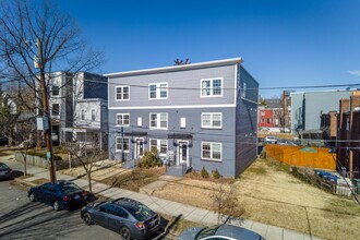 716-718 Jackson St NE in Washington, DC - Foto de edificio - Building Photo