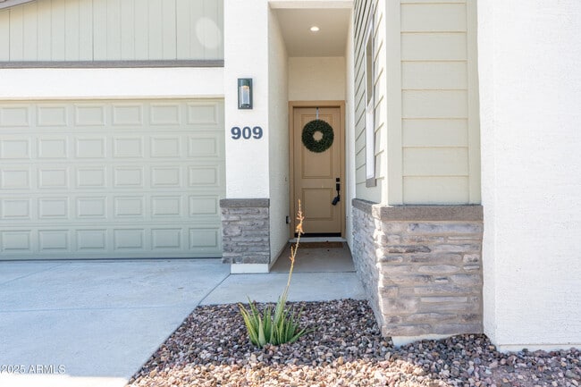 909 E Desert Ln in Phoenix, AZ - Foto de edificio - Building Photo
