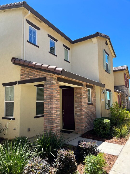 10871 Portico Cir in Rancho Cordova, CA - Building Photo