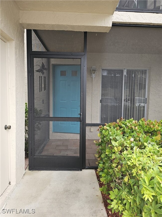 4140 Looking Glass Ln in Naples, FL - Building Photo - Building Photo