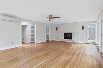 25 Wood Rd in Sands Point, NY - Building Photo - Building Photo