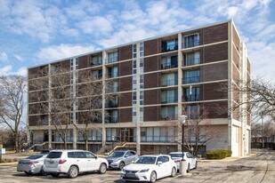 York Tower in Bensenville, IL - Building Photo