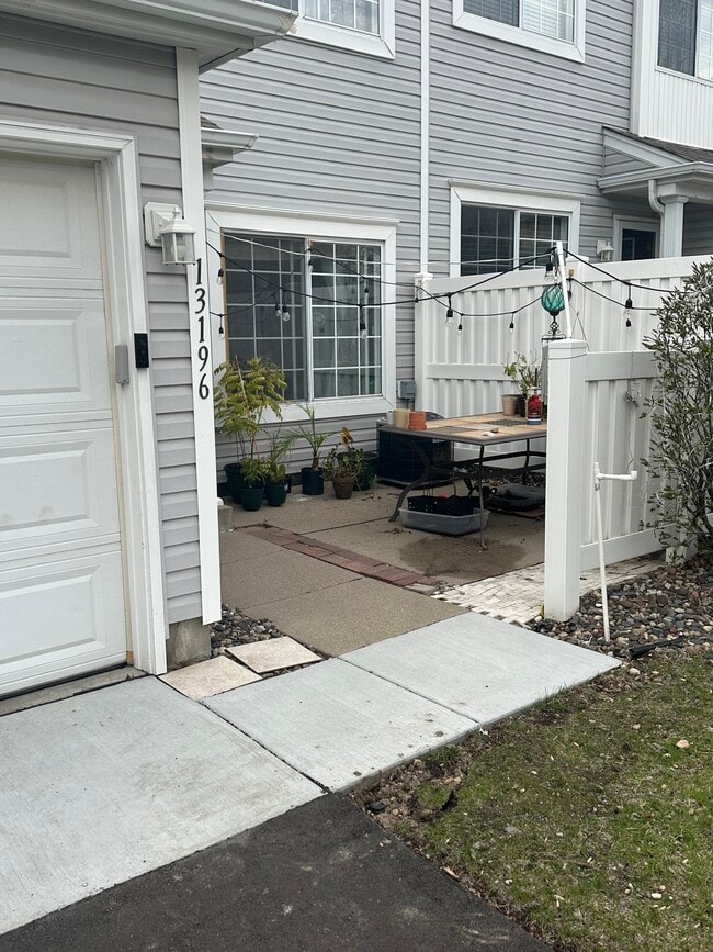 13196 Spencer Sweet Pea Ln in Eden Prairie, MN - Building Photo - Building Photo