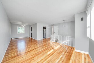 7 Homecrest Ave in Huntington Station, NY - Building Photo - Building Photo
