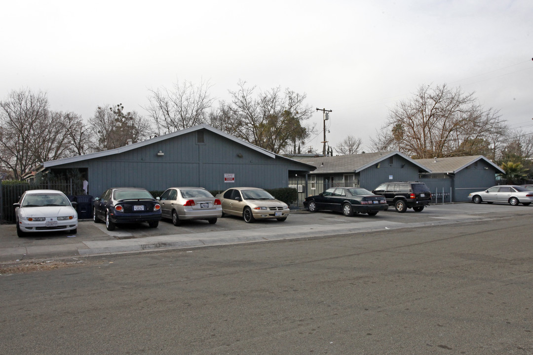 742-752 Bowles St in Sacramento, CA - Foto de edificio