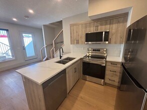 8304 46 Av NW in Calgary, AB - Building Photo - Building Photo