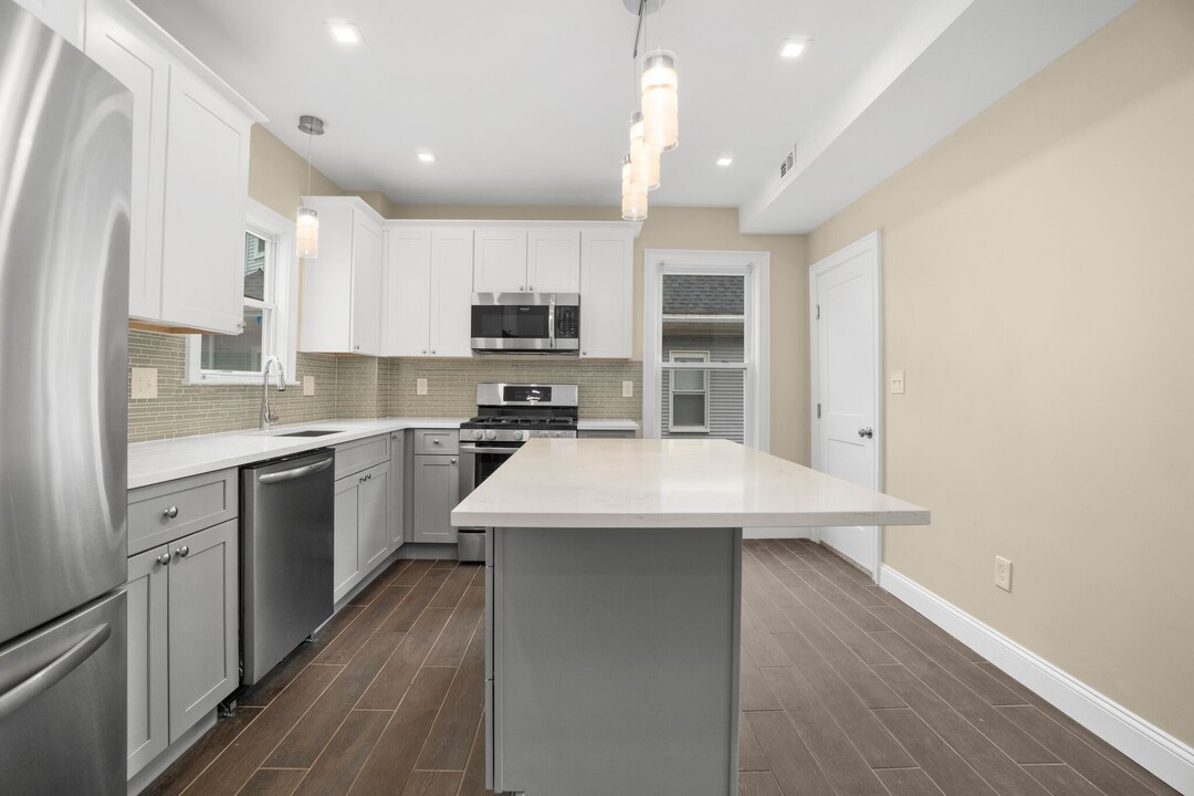 581 Washington St, Unit #2 in Boston, MA - Building Photo