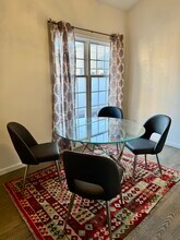 111 E 6th St, Unit E in Bloomington, IN - Building Photo - Building Photo