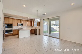 637 Loyalty Ct in Henderson, NV - Foto de edificio - Building Photo