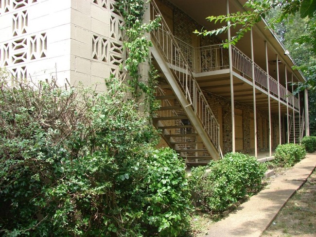 4010 Summer Ave in Memphis, TN - Building Photo - Building Photo