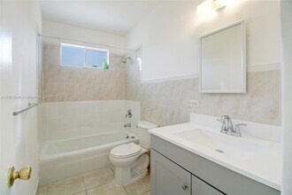11332 SW 207th Dr, Unit 1 in Miami, FL - Building Photo - Building Photo