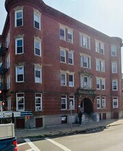 526 Western Ave in Lynn, MA - Foto de edificio - Building Photo