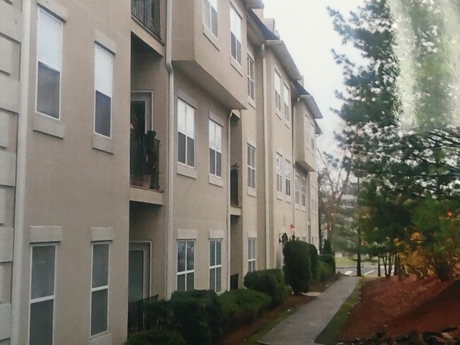211 Brittany Dr, Unit 211 Brittany Drive in Wayne, NJ - Building Photo - Building Photo