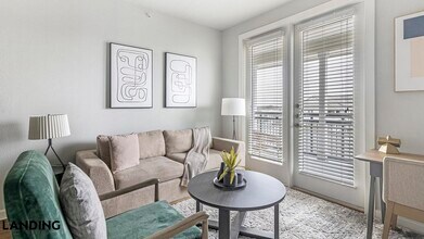 4300 Cromwell Dr in Kyle, TX - Foto de edificio - Building Photo