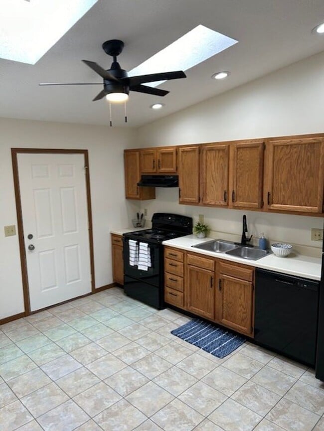 1555 Windridge Pl in Troy, OH - Building Photo - Building Photo