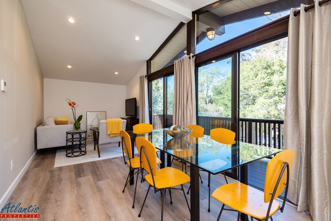 16158 Bachman Ave in Monte Sereno, CA - Building Photo
